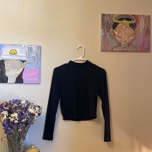Black Long-Sleeve Crop Top